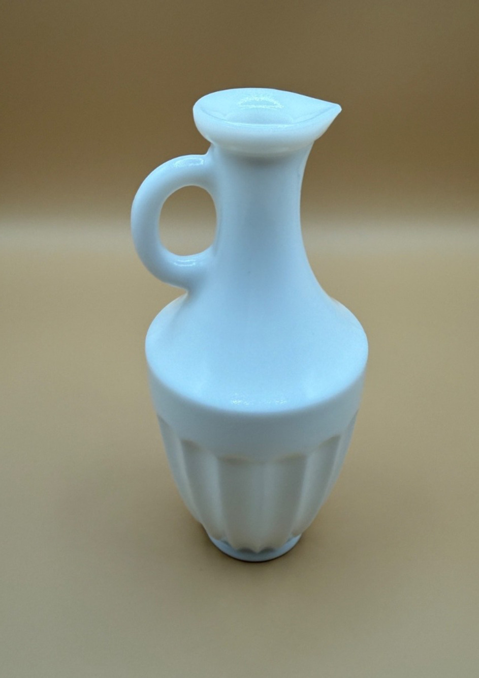 🏺 Vintage White Milk Glass Bud Vase w/ Handle – 7” Tall – Marked “A”